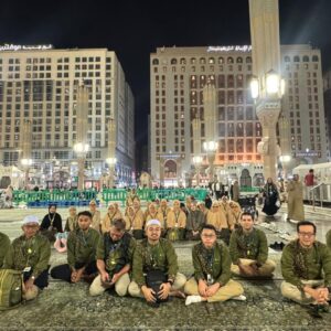 Perbedaan Umrah Mandiri dan Umrah Bersama Travel Resmi