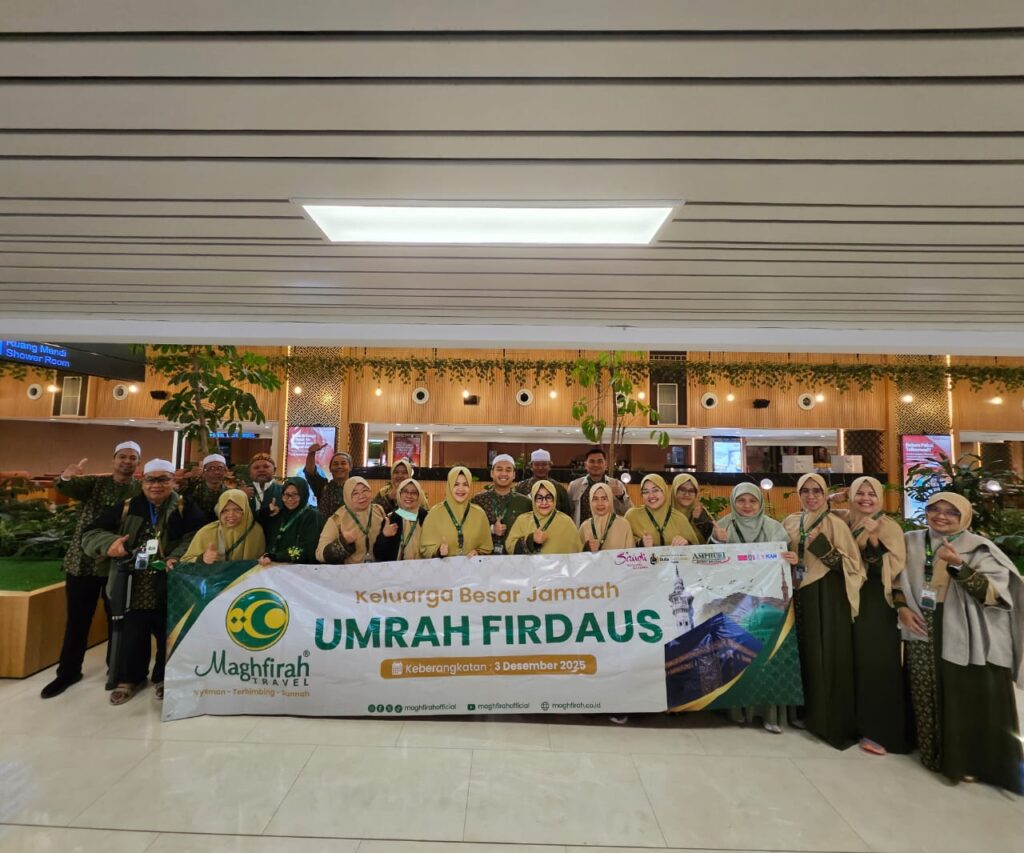 menjaga koper di bandara